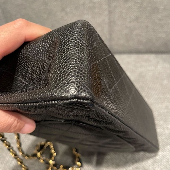 Chanel medium caviar classic bag - Picture 2 of 12